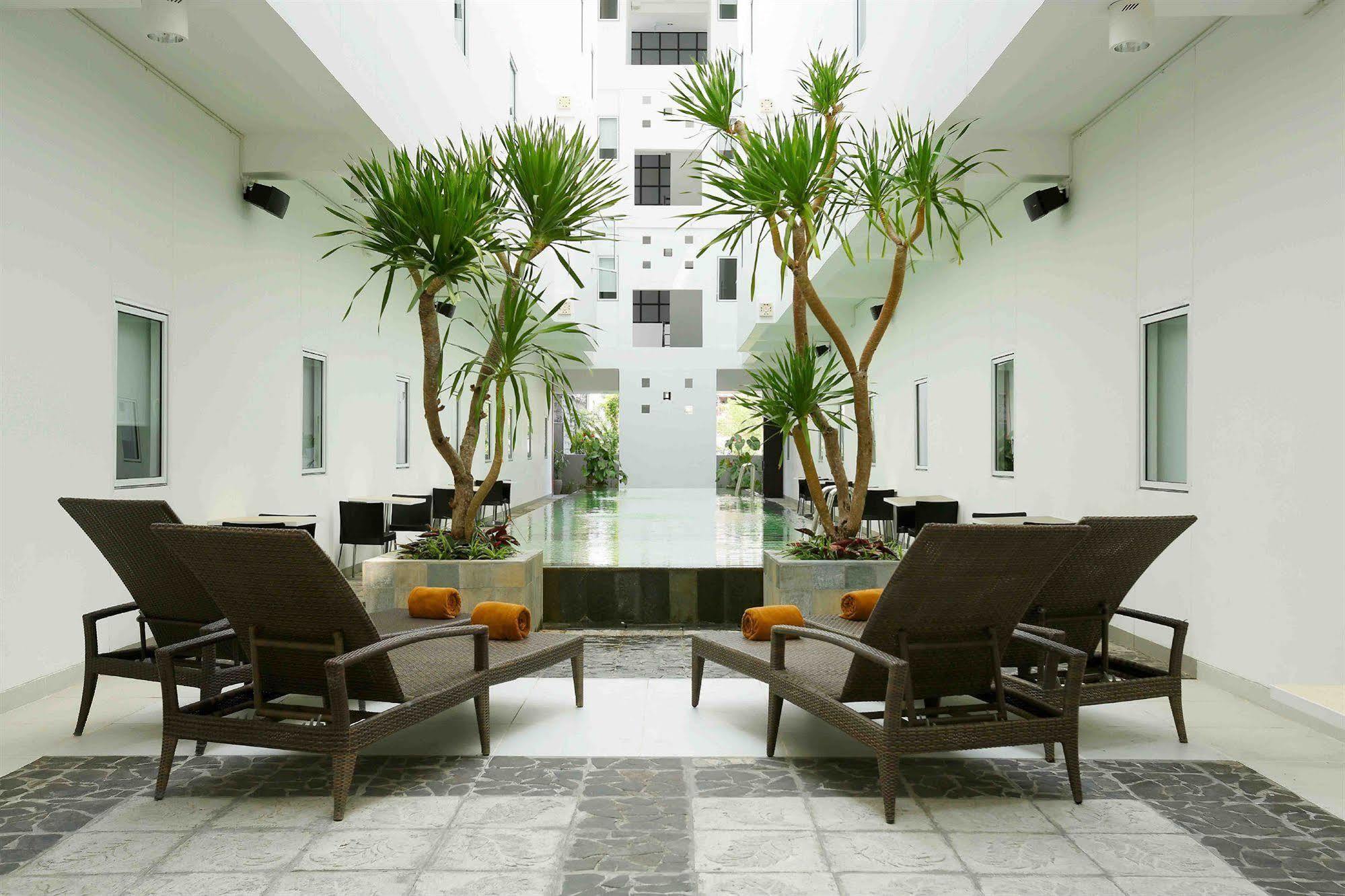 Amaris Hotel Sunset Road - Bali Кута Экстерьер фото